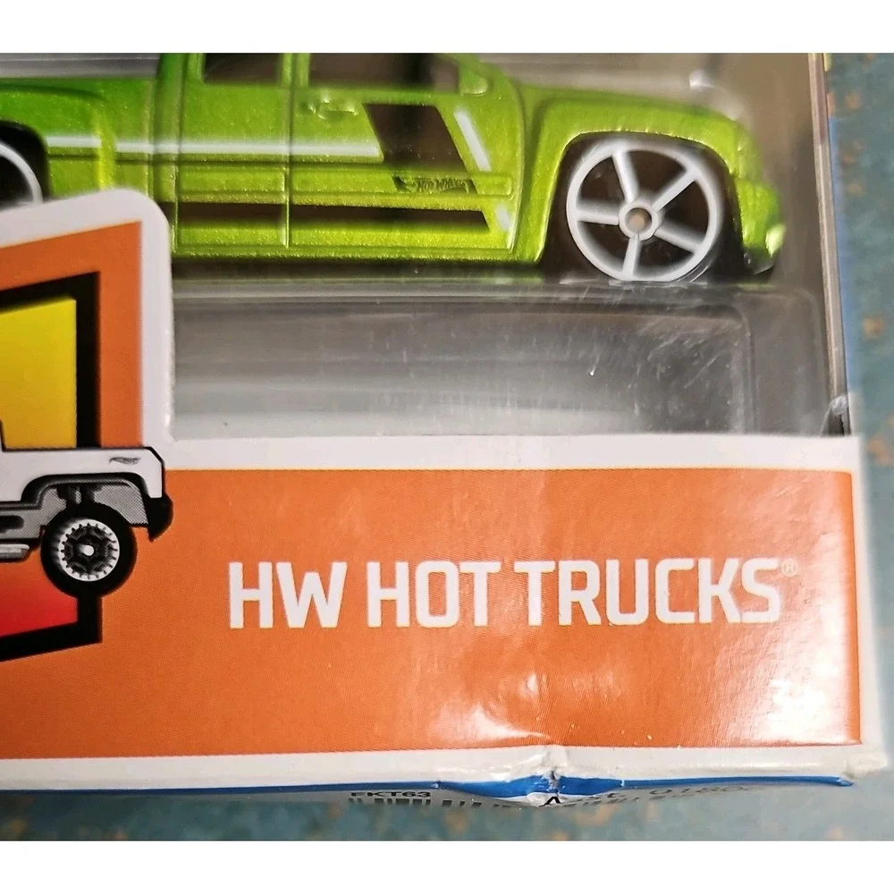 Hot Wheels HW Hot Trucks 5-Pack Diecast Cars 1982 VW Custom 56 Ford FKT63 2018